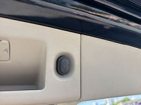 Used 2020 Cadillac Escalade Luxury AWD/4WD image 16