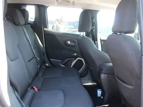 Used 2015 Jeep Renegade Latitude w/ Popular Equipment Group image 17