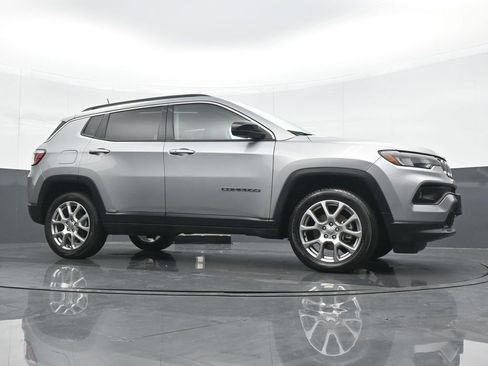Used 2022 Jeep Compass Latitude image 23