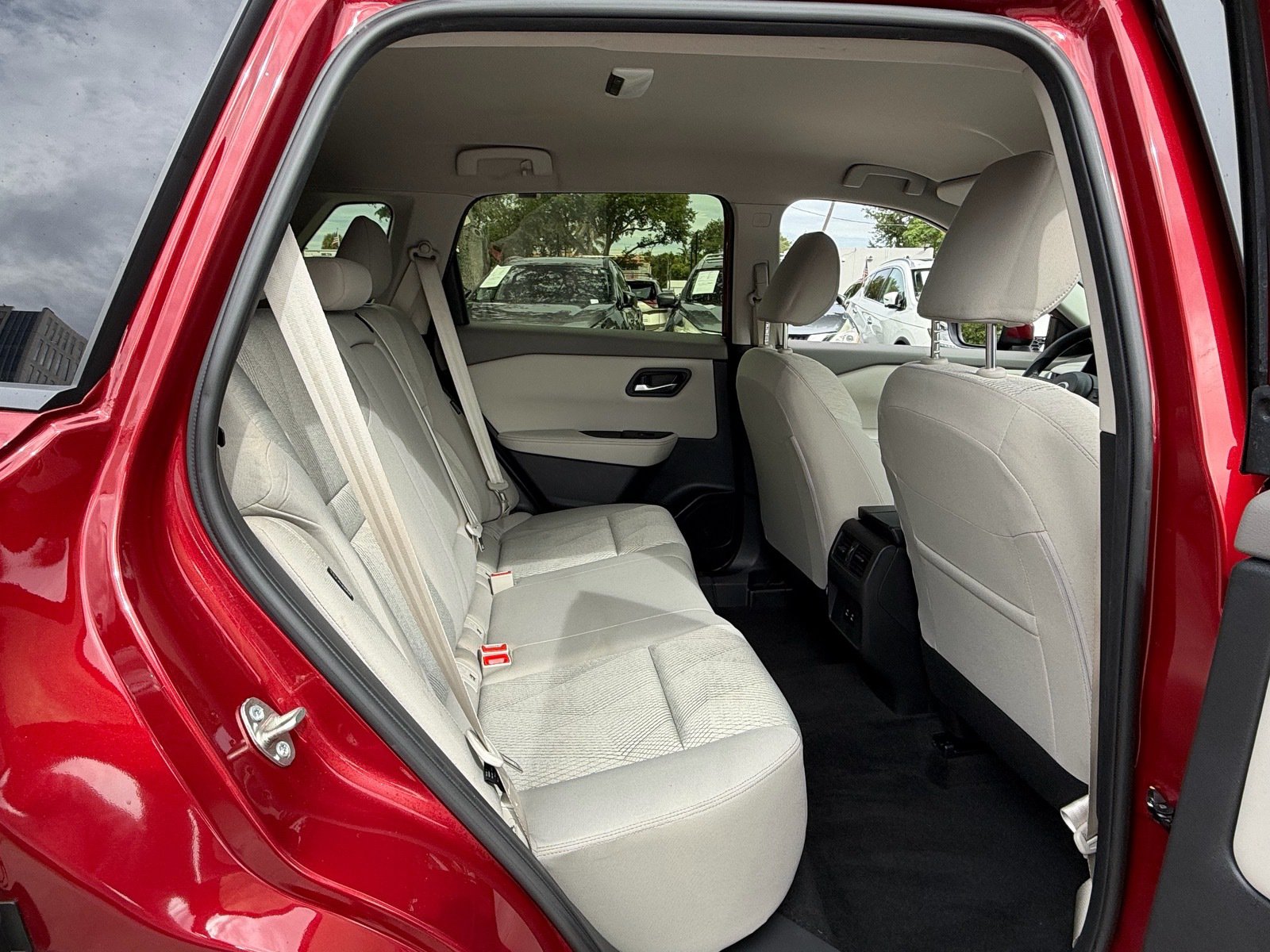 Used 2024 Nissan Rogue SV FWD image 16