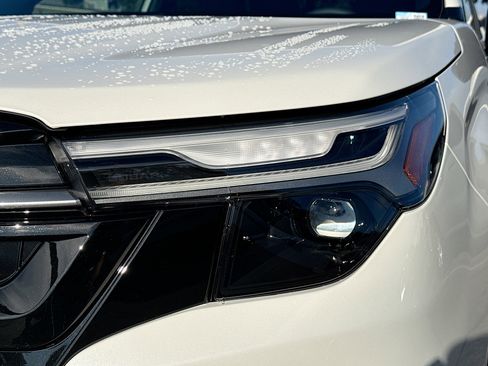 New 2025 Subaru Forester Touring image 9