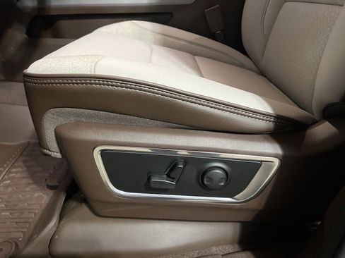 New 2026 RAM 1500 Laramie w/ Off Road Group image 10