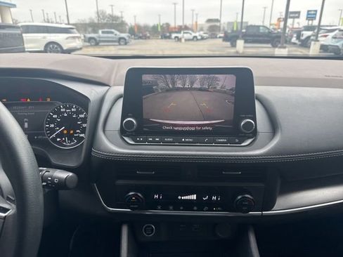 Used 2023 Nissan Rogue SV image 12