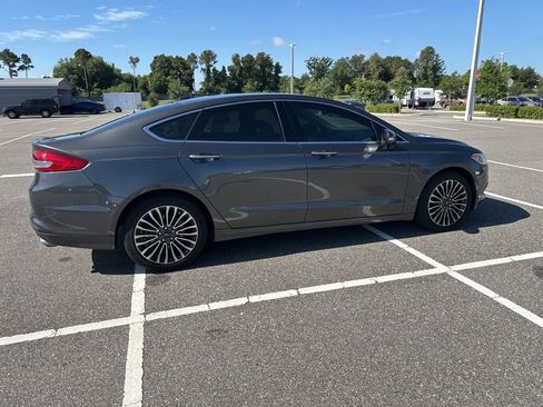Used 2018 Ford Fusion SE w/ Fusion SE Technology Package FWD image 4