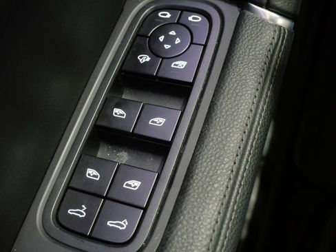 Used 2023 Porsche Cayenne S image 14