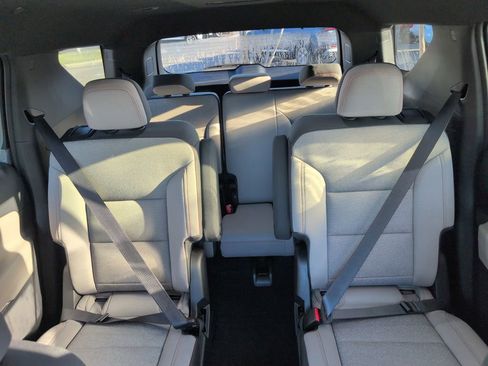 New 2026 Chevrolet Traverse LT w/ Enhanced Driving Package FWD image 23