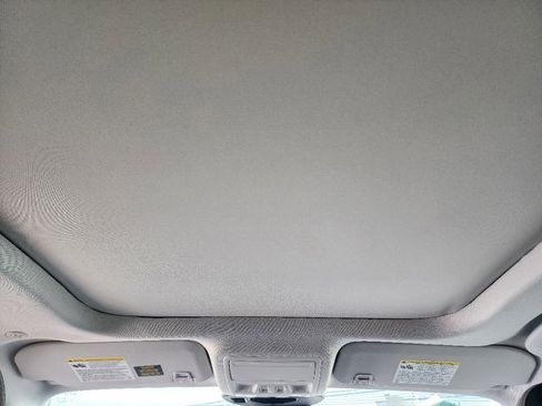 Used 2021 Ford Escape SE w/ SE Sport Appearance Package image 18