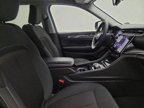 Used 2023 Jeep Grand Cherokee Laredo image 21