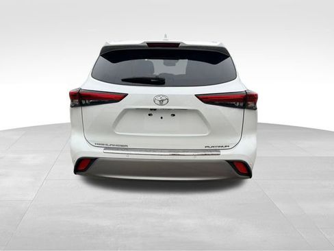 Used 2023 Toyota Highlander Platinum image 6