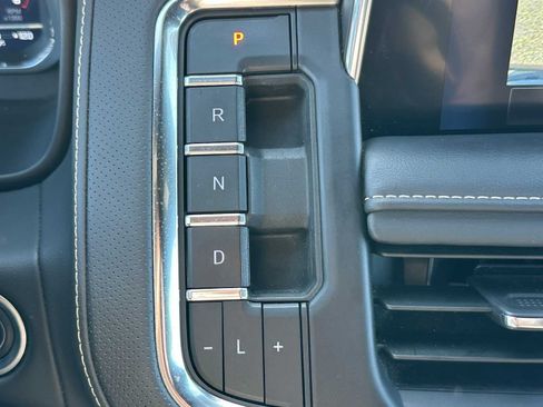 Used 2024 Chevrolet Tahoe Premier AWD/4WD image 38