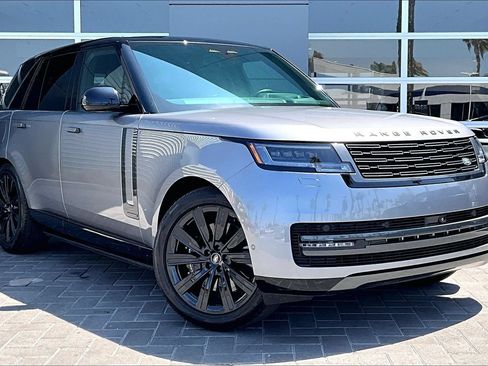 Used 2025 Land Rover Range Rover Autobiography AWD/4WD image 3