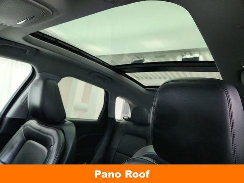 Used 2022 Lincoln Corsair AWD w/ Premium Package image 12