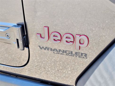 Used 2021 Jeep Wrangler Unlimited Rubicon AWD/4WD image 7