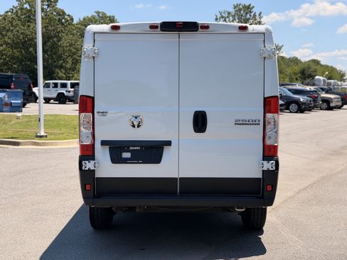 Used 2025 RAM ProMaster 2500 w/ Convenience Group FWD image 11