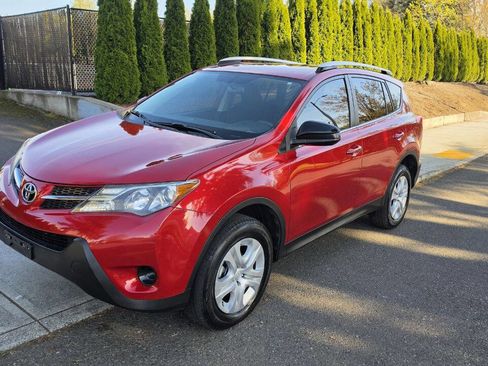 Used 2015 Toyota RAV4 LE image 1