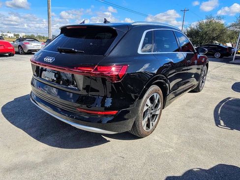 Used 2023 Audi e-tron Premium Plus w/ Premium Plus Package image 5
