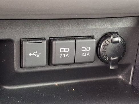 Used 2021 Toyota Highlander XLE AWD/4WD image 26