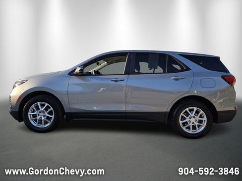 Used 2024 Chevrolet Equinox LS w/ LS Convenience Package FWD image 2