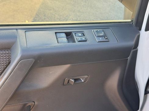 Used 2011 Nissan Titan SV image 15