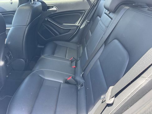 Used 2020 Mercedes-Benz GLA 250 w/ Convenience Package image 11
