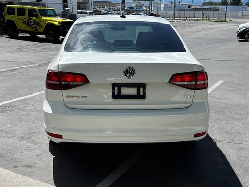 Used 2017 Volkswagen Jetta SE FWD image 6