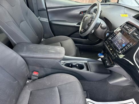 Used 2021 Toyota Prius LE AWD/4WD image 12