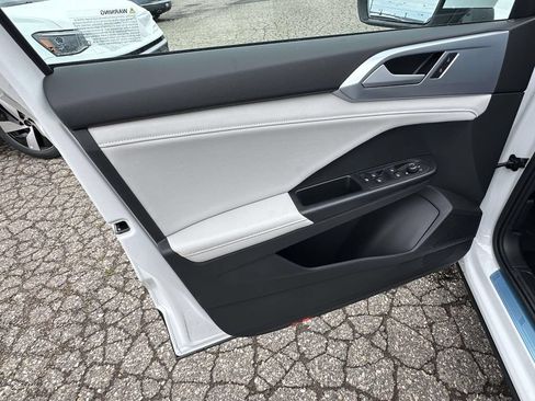 New 2026 Volkswagen Taos SE FWD image 11