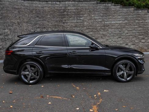 Used 2023 Genesis GV70 2.5T w/ Sport Prestige Package image 3