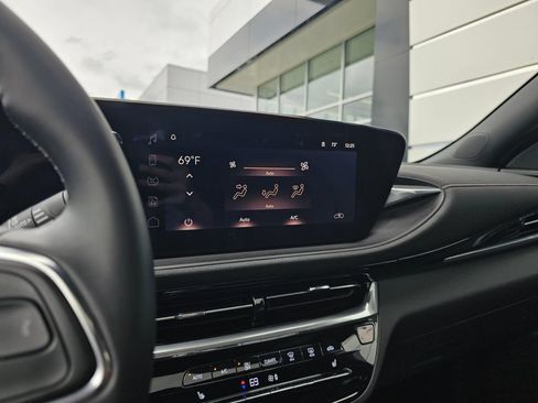 Used 2024 Buick Envista Avenir FWD image 28
