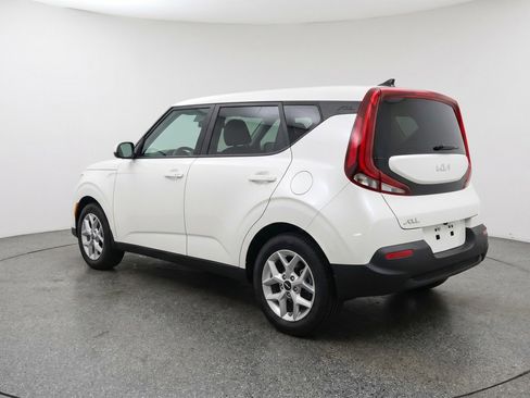 Used 2025 Kia Soul LX w/ LX Technology Package FWD image 5
