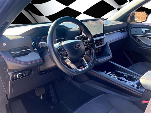 Used 2025 Ford Explorer ST image 13