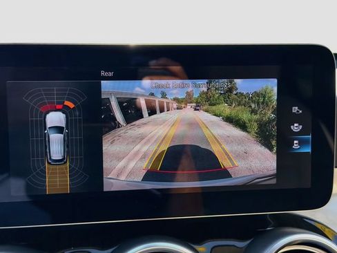 Used 2021 Mercedes-Benz GLC 300 image 31