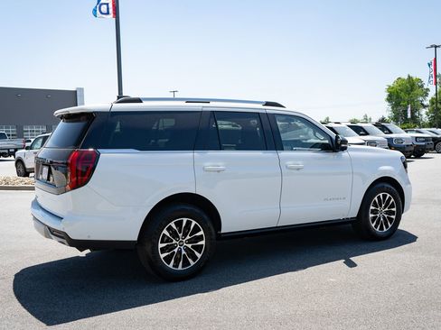 Used 2025 Ford Expedition Platinum AWD/4WD image 10