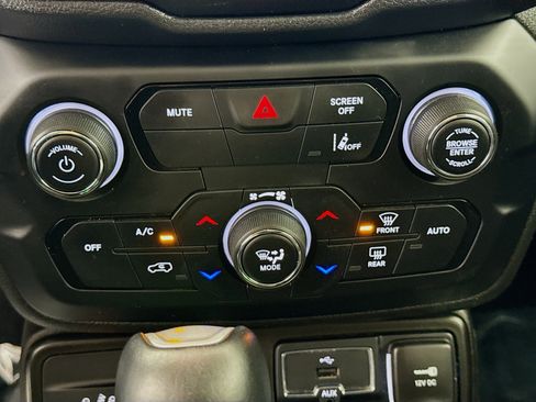 Used 2023 Jeep Renegade Latitude image 16