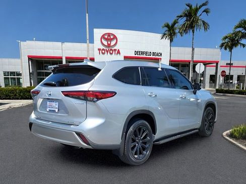Used 2023 Toyota Highlander Platinum AWD/4WD image 4
