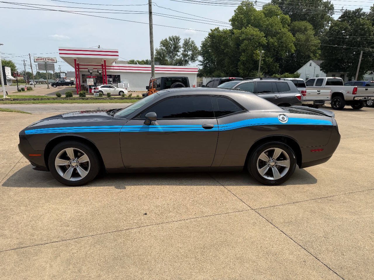 Used 2020 Dodge Challenger SXT RWD image 2