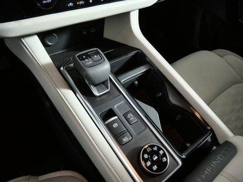 Used 2024 Nissan Pathfinder SV image 22