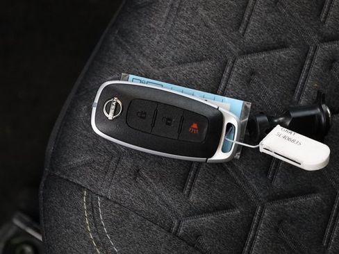 Certified 2025 Nissan Kicks SV image 27