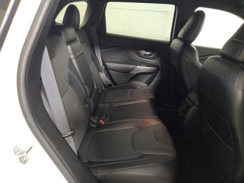 Used 2019 Jeep Cherokee High Altitude AWD/4WD image 19