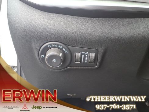 Certified 2025 Jeep Compass Limited AWD/4WD image 15