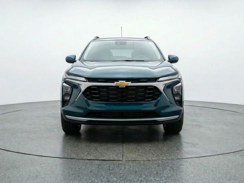 Used 2025 Chevrolet Trax LT w/ LT Convenience Package image 1