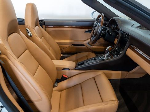 Used 2017 Porsche 911 Turbo image 11
