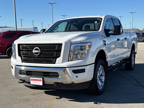 Certified 2024 Nissan Titan SV w/ SV Convenience Package image 2