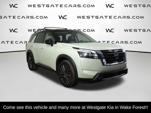 Used 2022 Nissan Pathfinder SL w/ SL Premium Package image 2