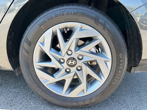 Used 2024 Hyundai Elantra SEL FWD image 21