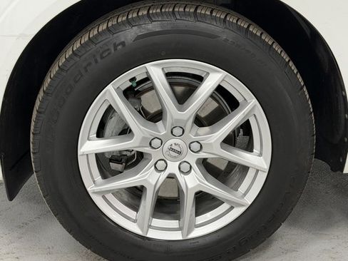 Used 2020 Volvo XC60 T5 Momentum w/ Protection Package Premier image 7