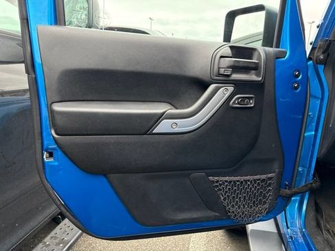 Used 2016 Jeep Wrangler Unlimited Sahara AWD/4WD image 7