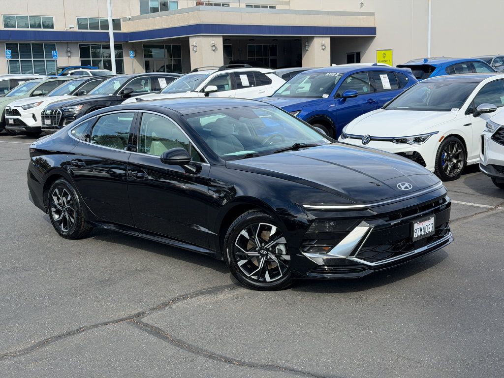 Used 2024 Hyundai Sonata SEL FWD image 2