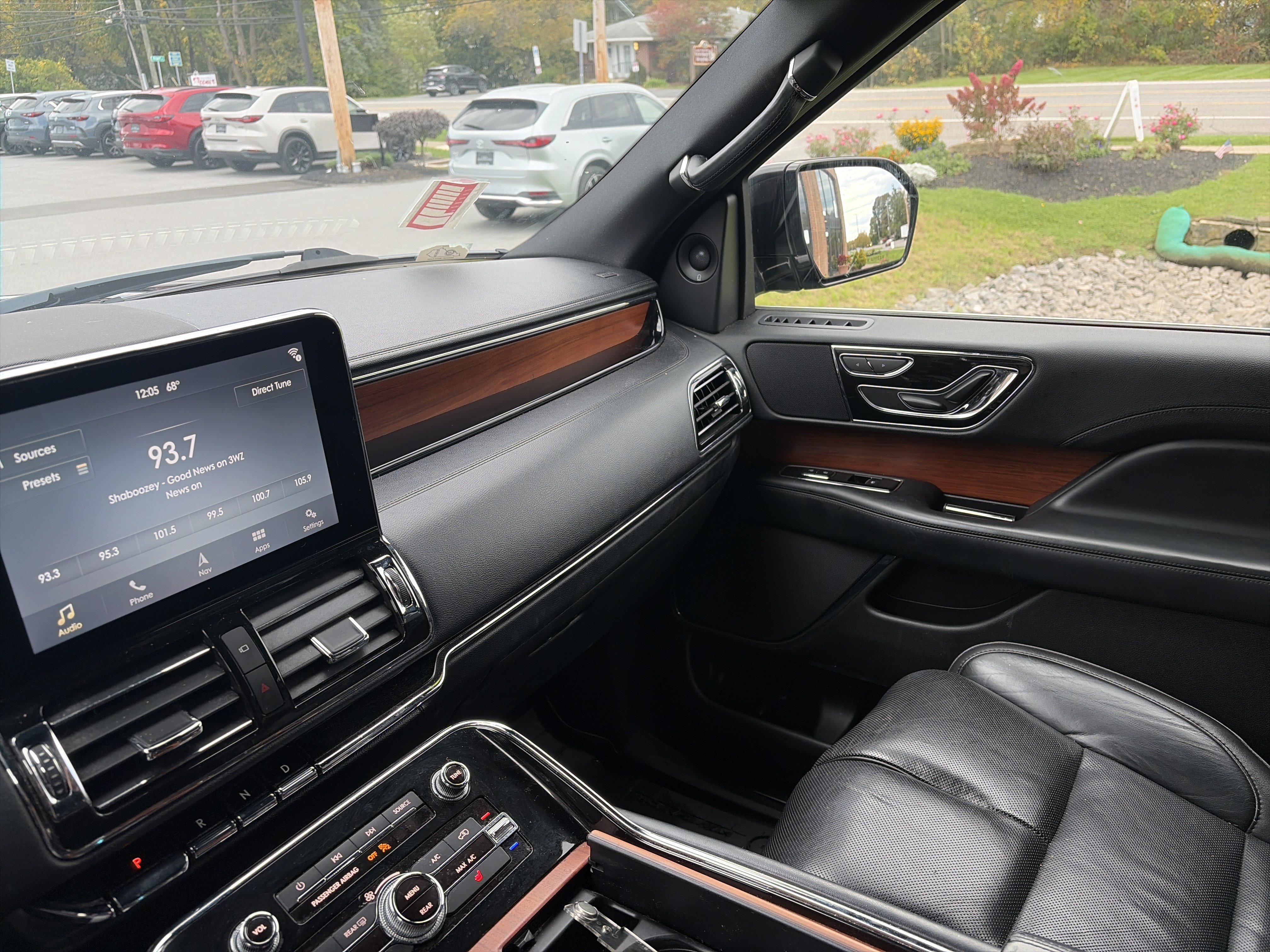 Used 2018 Lincoln Navigator Select AWD/4WD image 23