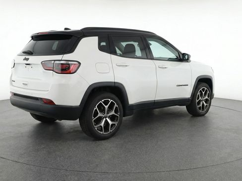 Used 2025 Jeep Compass Limited image 9